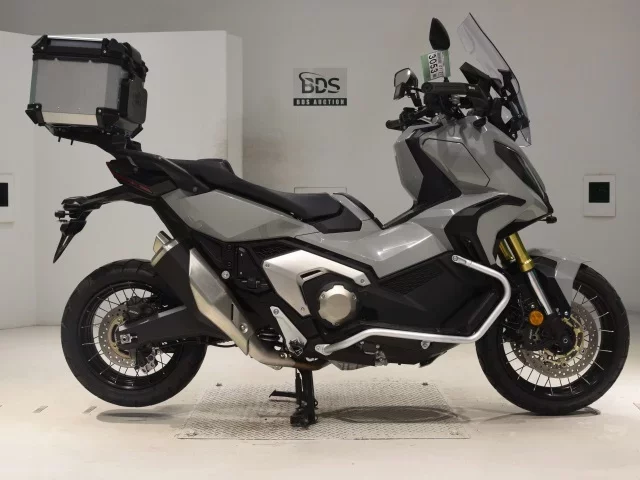 Honda X-ADV750-2 лот № 3053 оценка 5  с аукциона в Японии