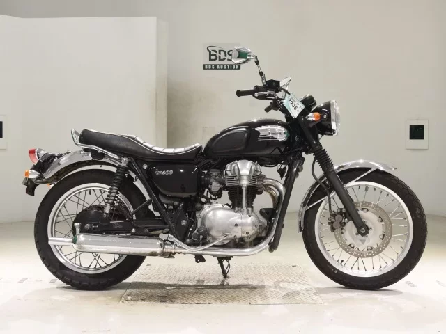 Kawasaki W400 лот № 2906 оценка 4  с аукциона в Японии