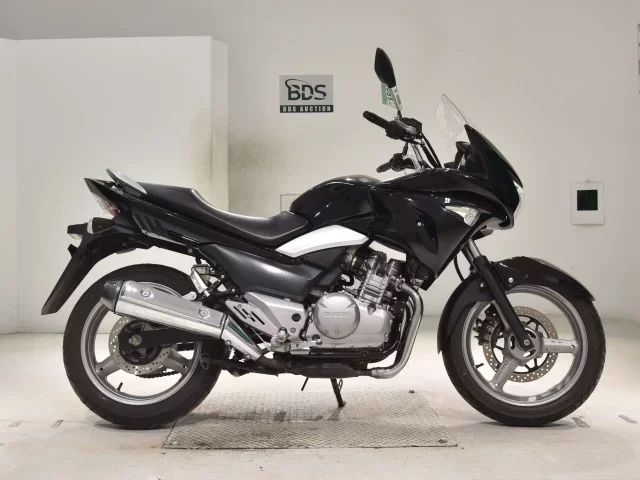 Suzuki GSR250S лот № 2885 оценка 5  с аукциона в Японии