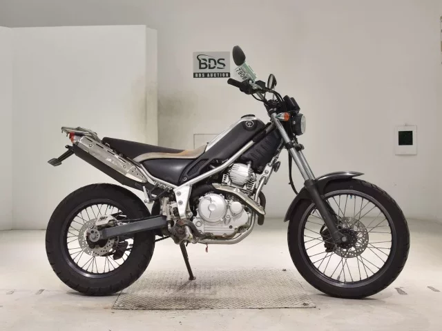 Yamaha TORITSU CAR лот № 7906 оценка 4  с аукциона в Японии