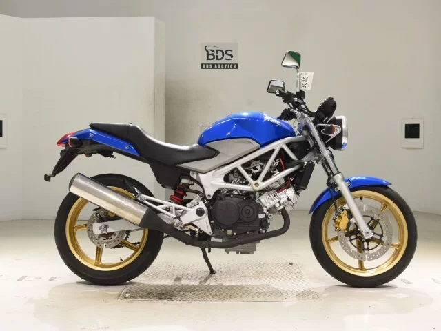 Honda VTR250 лот № 3035 оценка 4  с аукциона в Японии