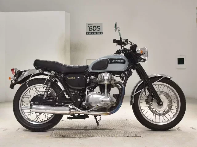 Kawasaki W650 лот № 2607 оценка 4  с аукциона в Японии