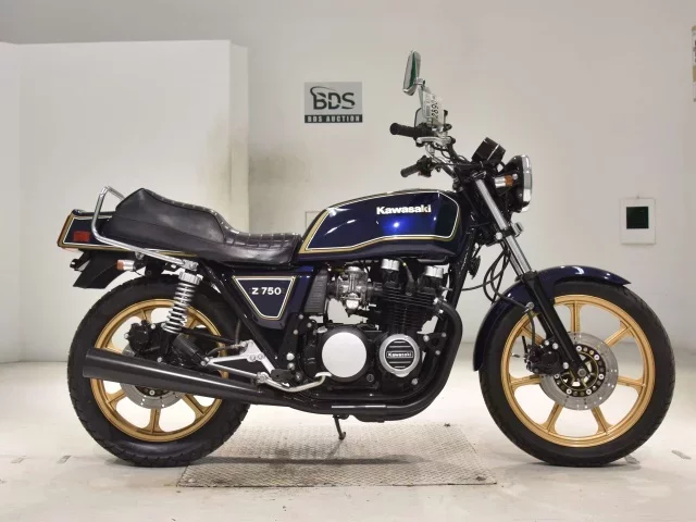 Kawasaki KZ750 лот № 2890 оценка 4  с аукциона в Японии