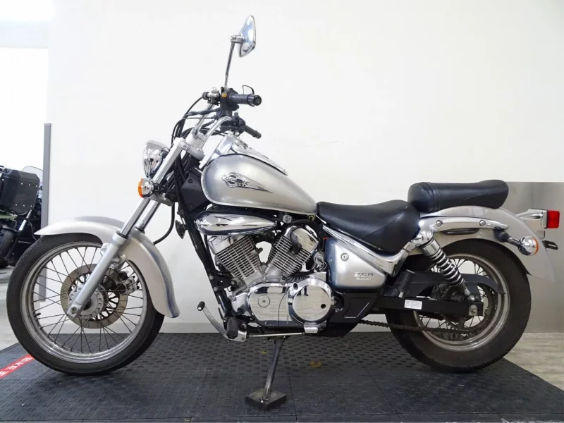 Suzuki INTRUDER 250