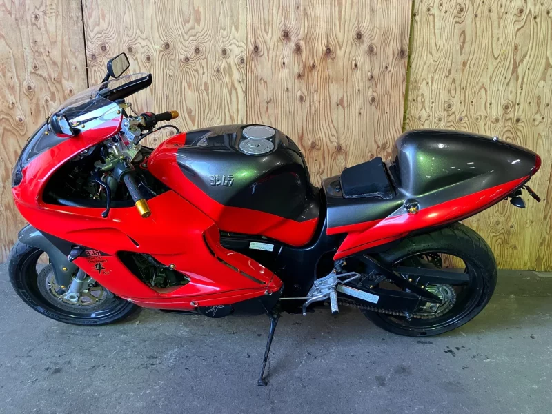 Suzuki GSX1300R HAYABUSA
