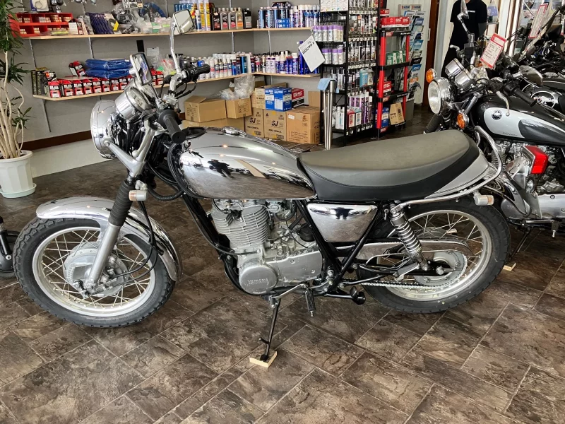 Yamaha SR400-1
