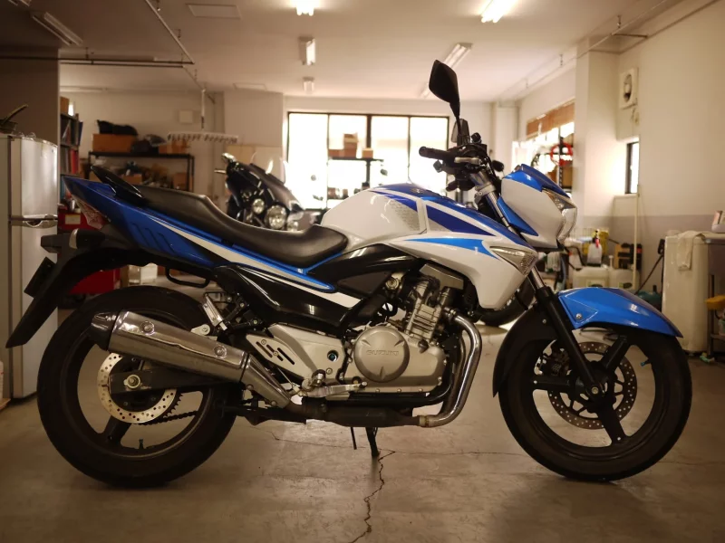 Suzuki GSR250