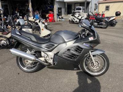 Suzuki RF900R