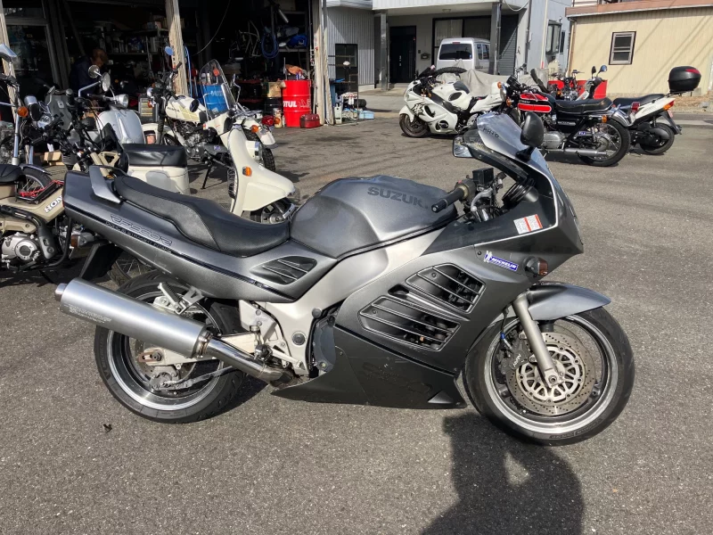 Suzuki RF900R