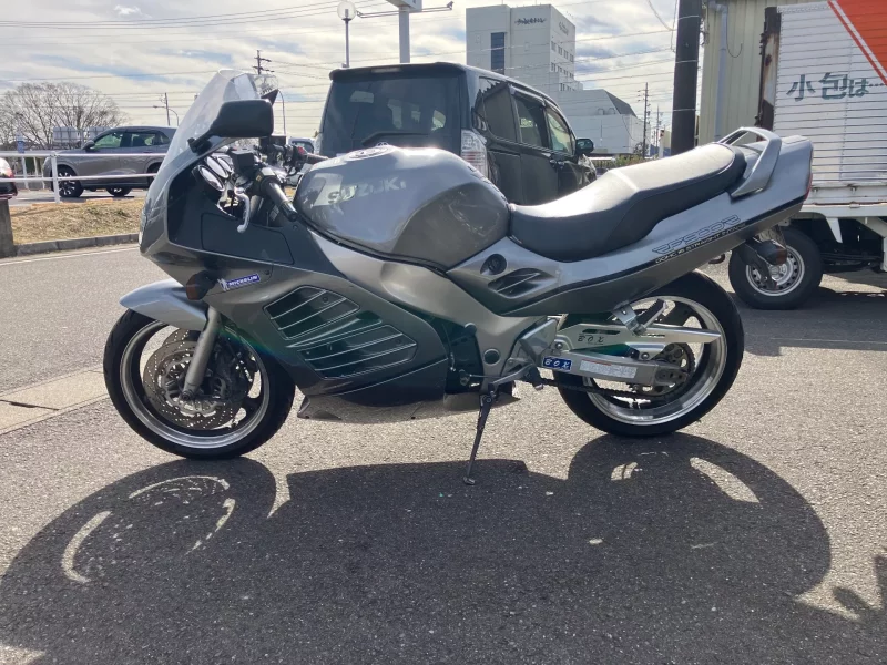 Suzuki RF900R