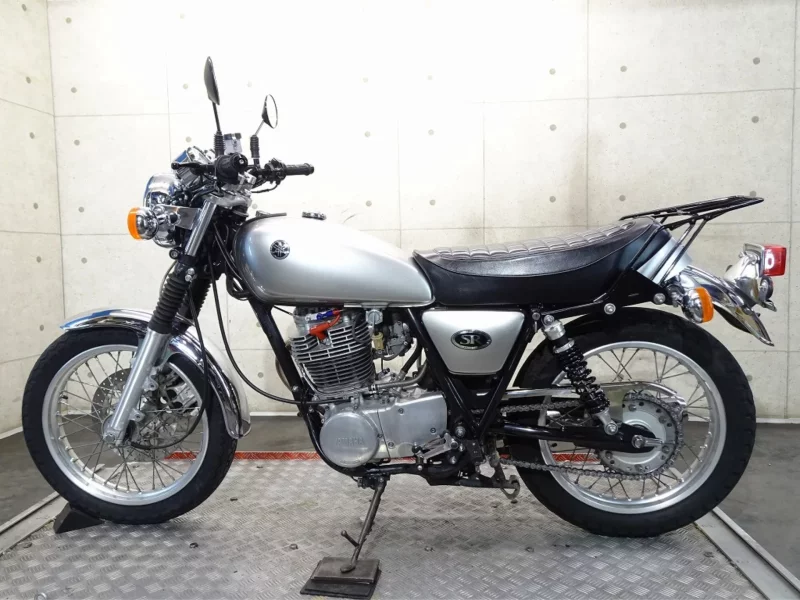 Yamaha SR400-1