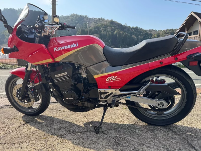 Kawasaki GPZ900R