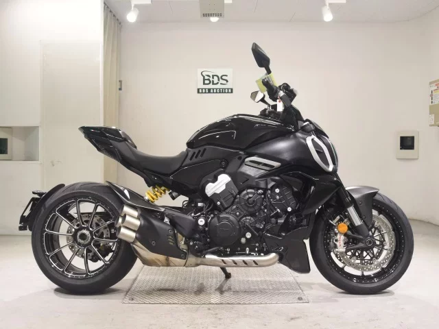 Ducati  DIAVEL V4 лот № 7629 оценка 6  с аукциона в Японии