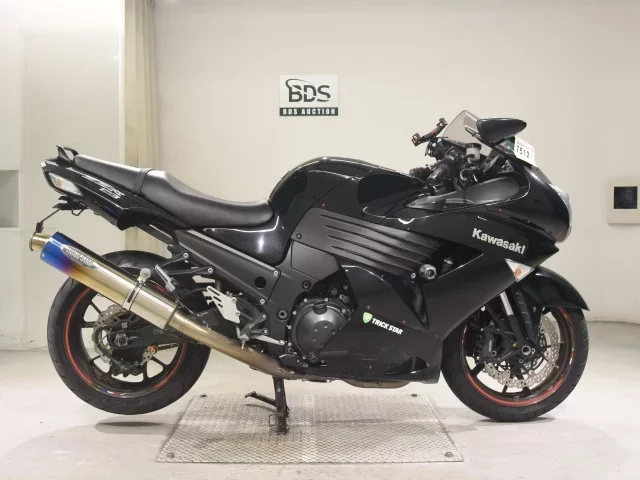 Kawasaki ZZR1400 лот № 7512 оценка 4  с аукциона в Японии