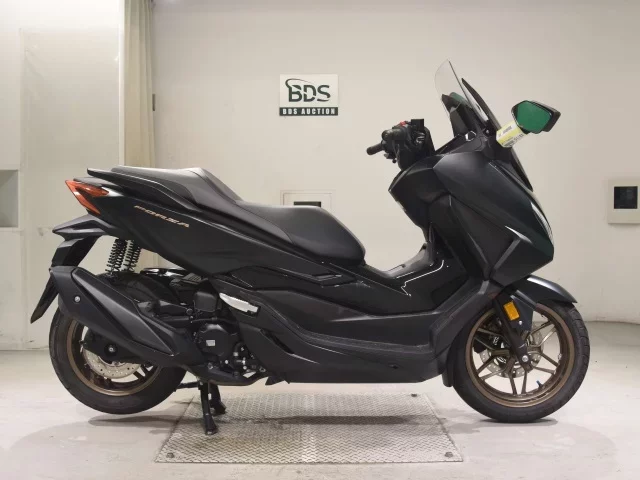 Honda FORZA -6 лот № 5008 оценка 6  с аукциона в Японии