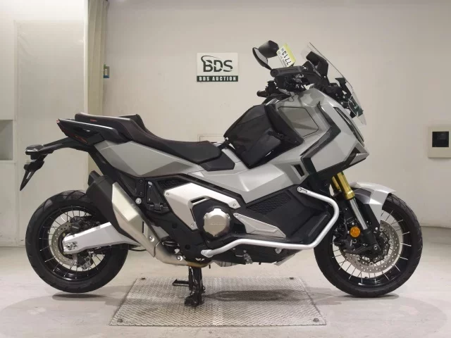 Honda X-ADV750-2 лот № 7713 оценка 7  с аукциона в Японии