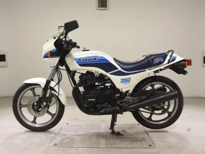 Kawasaki GPZ250  с аукциона в Японии