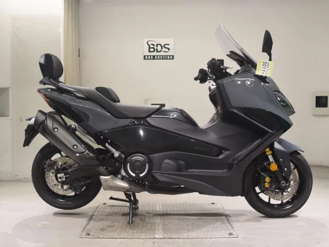 Yamaha T-MAX560T лот № 5011 оценка 5  с аукциона в Японии