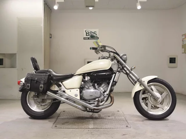 Honda MAGNA 250 лот № 7578 оценка 4  с аукциона в Японии