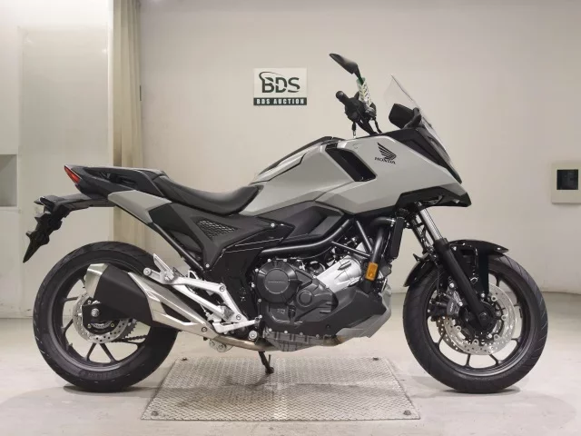 Honda NC750X-3 лот № 5311 оценка 9  с аукциона в Японии