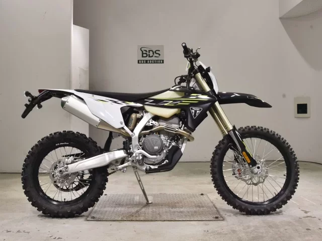 Triumph  TF250E лот № 2726 оценка 5  с аукциона в Японии