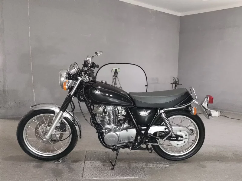 Yamaha SR400-1