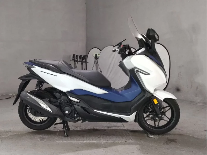 Honda FORZA лот № 8144 оценка 4  с аукциона в Японии
