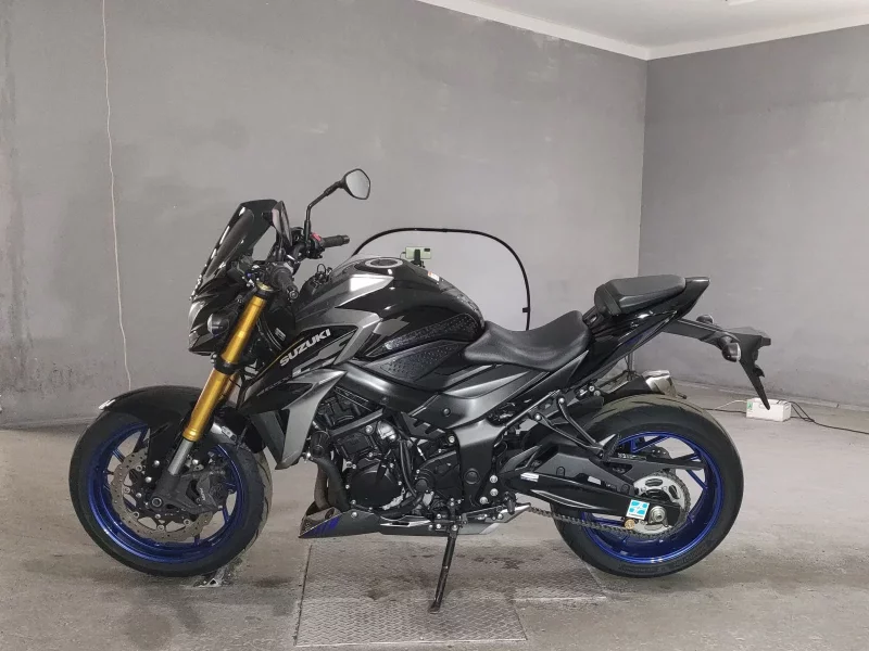Suzuki GSX-S750