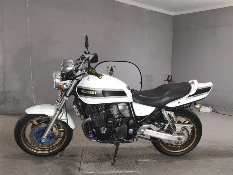 Suzuki INAZUMA 400