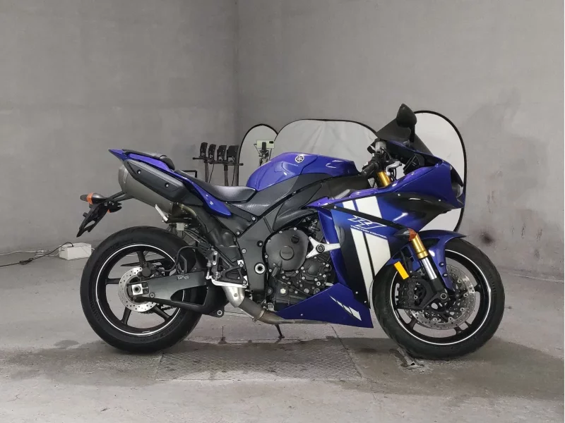 Yamaha YZF-R1 лот № 8319 оценка 4  с аукциона в Японии