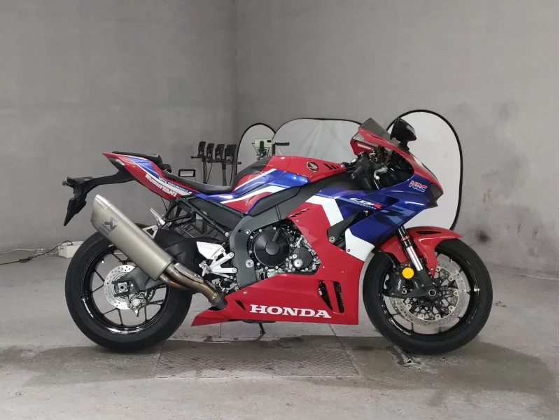 Honda CBR1000RR-R лот № 8343 оценка 5  с аукциона в Японии
