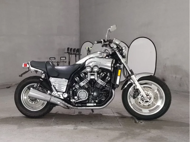 Yamaha V-MAX лот № 7364 оценка 4  с аукциона в Японии