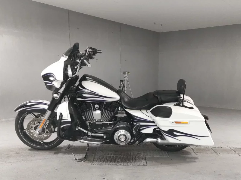Harley-Davidson HARLEY FLHXSE1800CVO