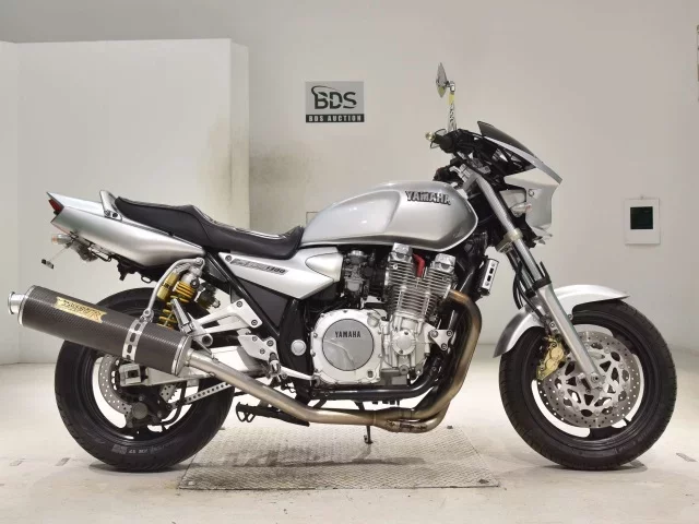 Yamaha XJR1300 лот № 0432 оценка 4  с аукциона в Японии