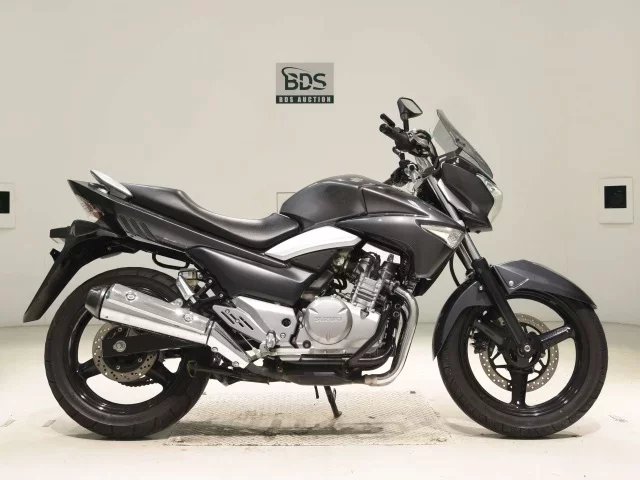 Suzuki GSR250 лот № 7864 оценка 5  с аукциона в Японии