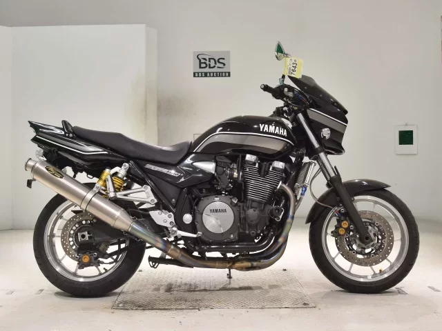 Yamaha XJR1300-2 лот № 7643 оценка 4  с аукциона в Японии