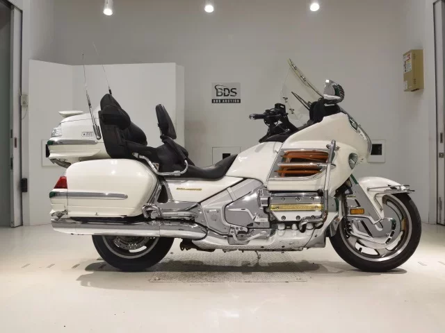 Honda GL1800 лот № 0454 оценка 4  с аукциона в Японии