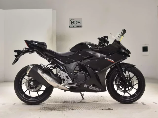 Suzuki GSX250RA лот № 2725 оценка 7  с аукциона в Японии