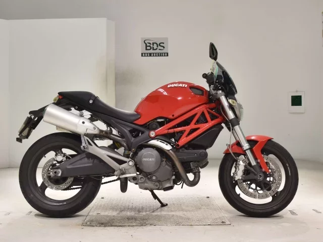 Ducati  MONSTER 696 лот № 2769 оценка 4  с аукциона в Японии