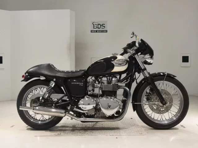 Triumph  BONNEVILLE T100 лот № 0318 оценка 4  с аукциона в Японии