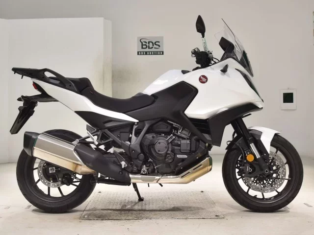 Honda NT1100 лот № 2908 оценка 5  с аукциона в Японии