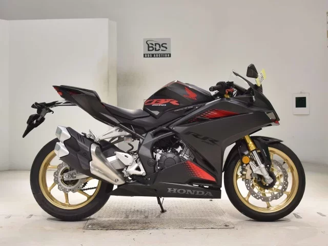 Honda CBR250RR-2A лот № 0381 оценка 6  с аукциона в Японии