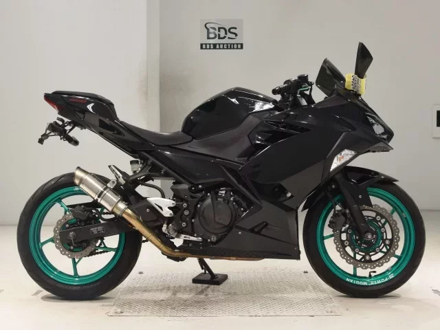 Kawasaki NINJA250-2 лот № 0400 оценка 4  с аукциона в Японии