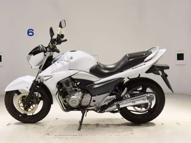 Suzuki GSR250