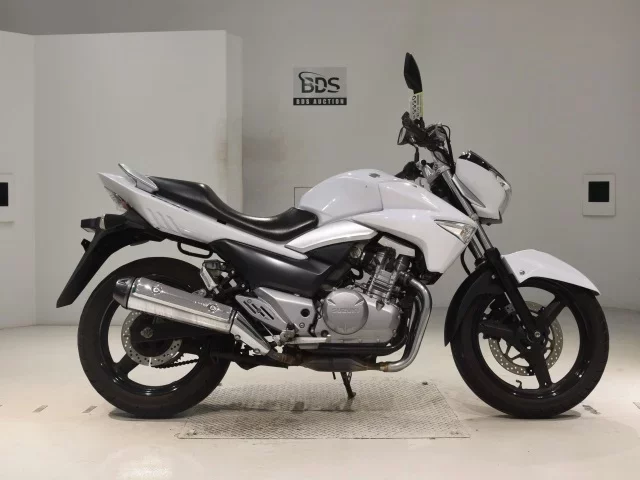 Suzuki GSR250 лот № 0555 оценка 4  с аукциона в Японии