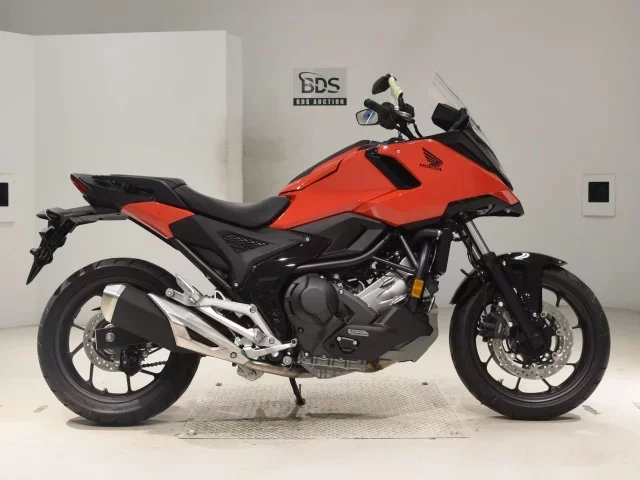 Honda NC750XD-3 лот № 0472 оценка 9  с аукциона в Японии
