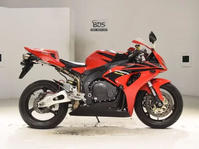 Honda CBR1000RR лот № 7612 оценка 4  с аукциона в Японии