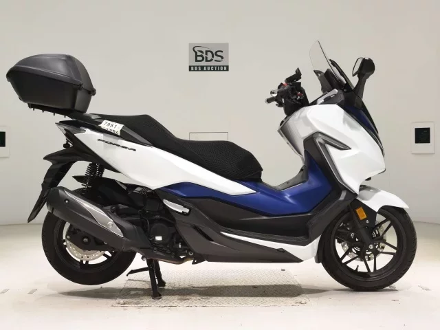 Honda FORZA -4 лот № 7951 оценка 4  с аукциона в Японии
