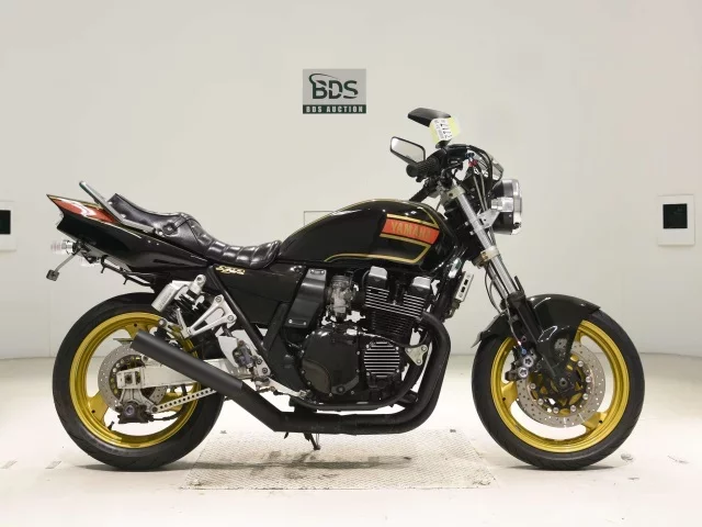 Yamaha XJR400R-3 лот № 7717 оценка 4  с аукциона в Японии