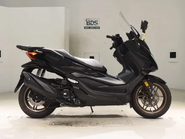 Honda FORZA -6 лот № 8033 оценка 7  с аукциона в Японии